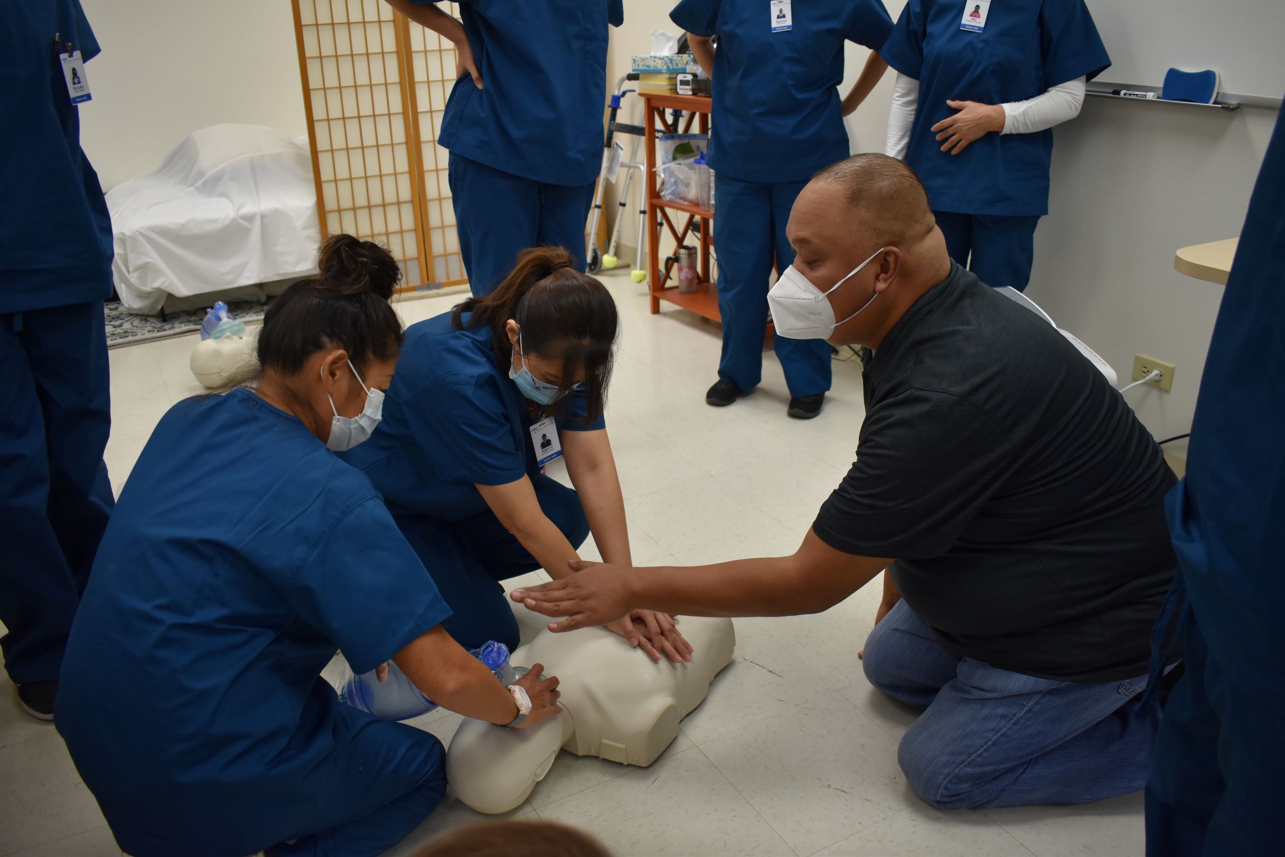 BLS and CPR training at Hawaii Healthcare School