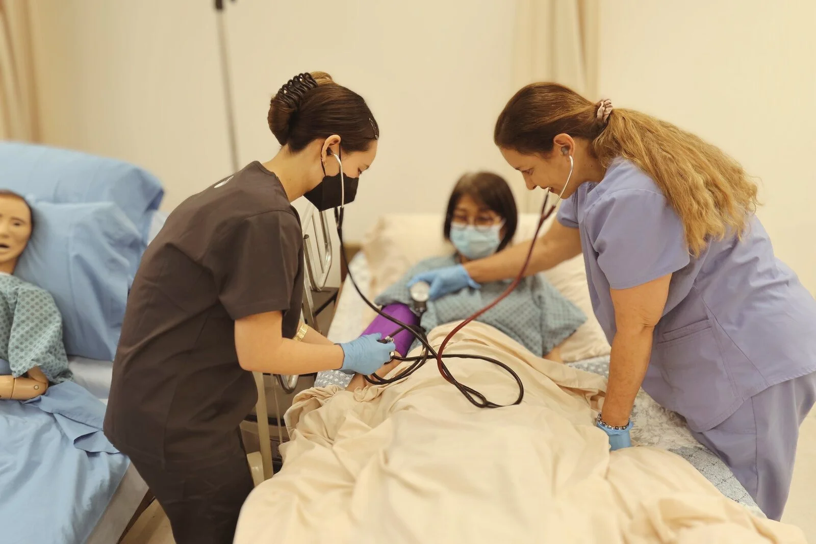 Students practicing clinical skills at Hawaii Healthcare School